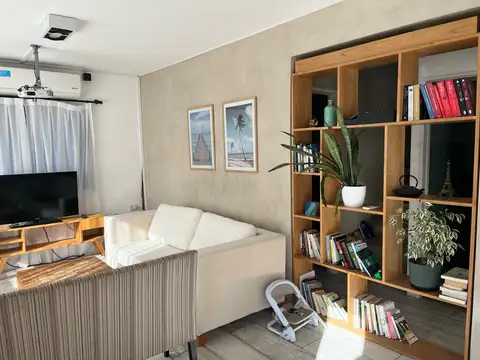 Casa 6 ambientes con 2 baños