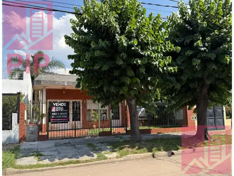 OPORTUNIDAD  CASA PARA REFACCIONAR SOBRE LOTE DE 10X30