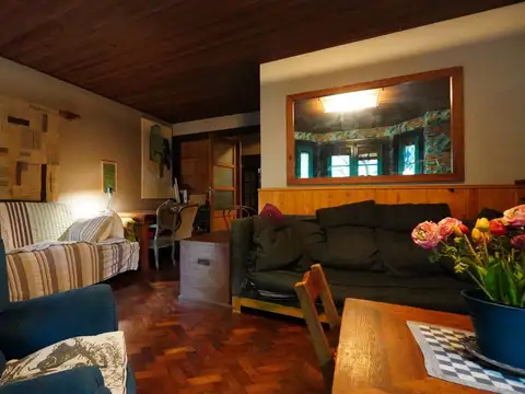 Casa 6 ambientes con 2 baños