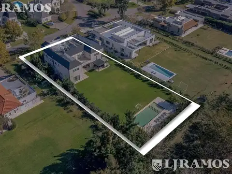 Casa en Venta con 2 cocheras