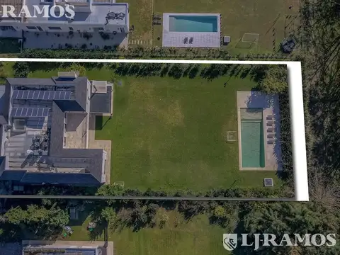 Casa 9 ambientes con 4 baños