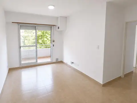 VENTA/PERMUTA. Departamento con dos dormitorios y balcón al frente en barrio Las Heras, Rosario.