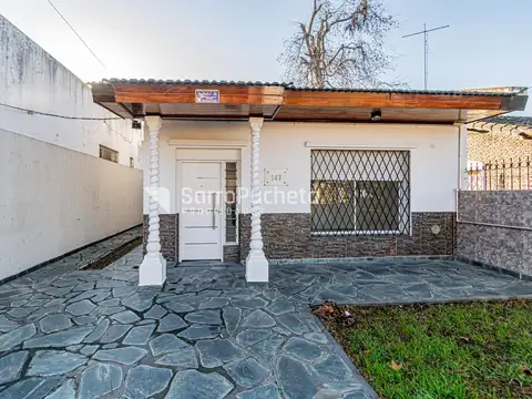 Alquiler uso comercial/Venta casa de 4 ambientes con cochera y terraza en Merlo.