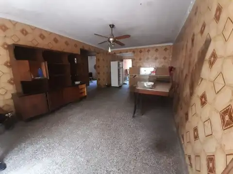 Venta casa interna a refaccionar o demoler.