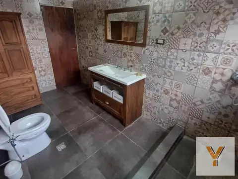 Casa en Alquiler - 2 Dormitorios 2 Baños - 200mts - Lomas De Zamora (Partido)
