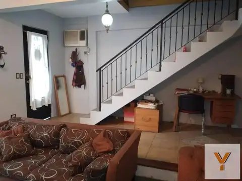 Casa 6 ambientes con 2 baños