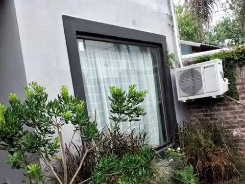 Casa 6 ambientes con 2 baños