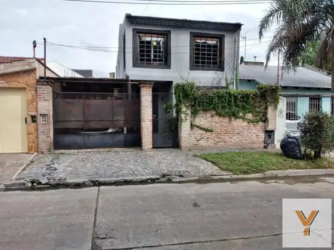 Casa en Alquiler - 2 Dormitorios 2 Baños - 200mts - Lomas De Zamora (Partido)