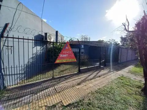 Casa + local en ubicación estratégica frente a polideportivo