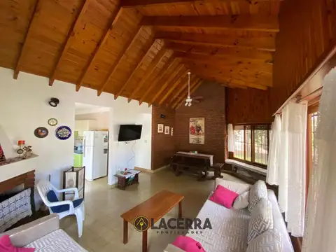 Casa 5 ambientes con 2 baños