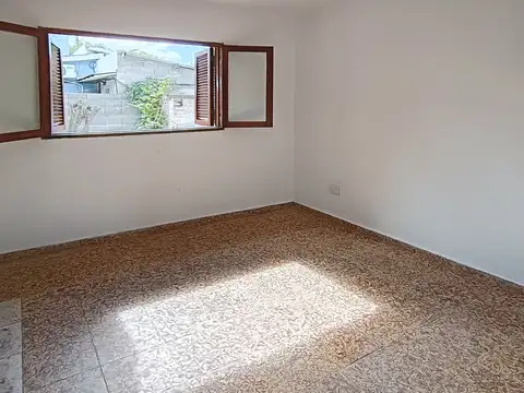 Casa 6 ambientes con 2 baños