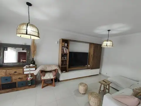 Casa 5 ambientes con 4 baños