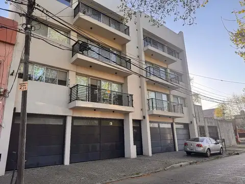 Alquiler depto 2amb Bernal - guardacoche, amoblado