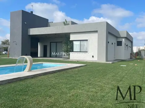 Venta Casa en San Lucas 3 Dormitorios Canning 100