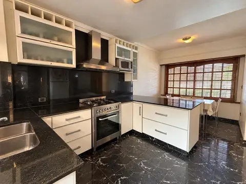 VENTA CASA 4 AMBIENTES – LANÚS ESTE  APTO CRÉDITO- ACEPTA PERMUTA!