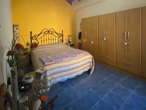 RE/MAX VENDE HERMOSA CASA CENTRICA EN TOSTADO.