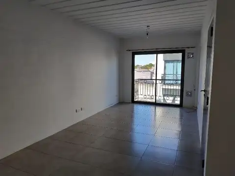 Depto. 2 Amb. C/Balcón,  baulera y cochera Sarmiento 1067