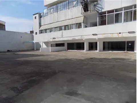 DEPOSITO 1040 M2  TOTALES. BARRACAS