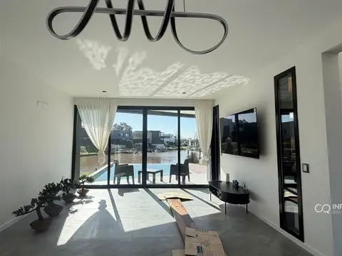 Casa 5 ambientes con 3 baños