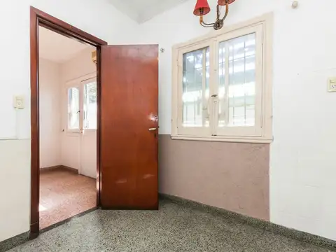 Depto Tipo Casa en Venta en Temperley, USD 70.000