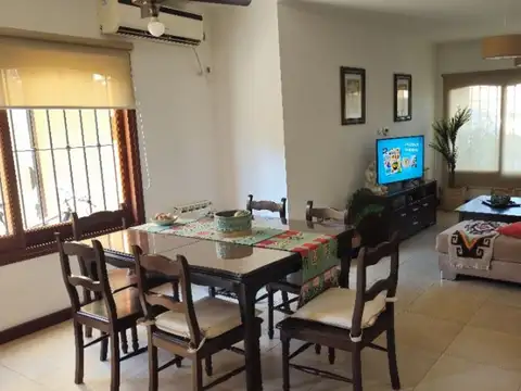Casa Barrio El Trébol, Luján