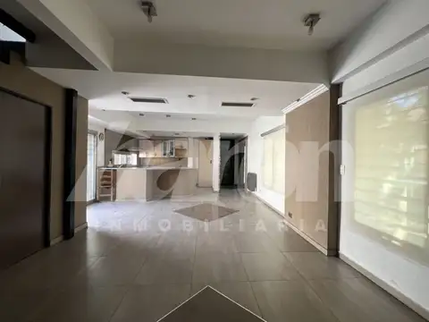 Casa 5 ambientes con 4 baños