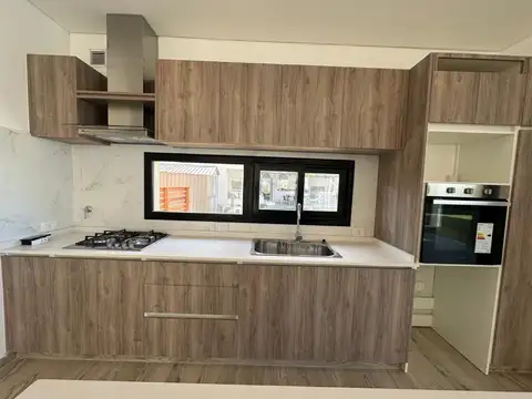 Casa 4 ambientes con 4 baños
