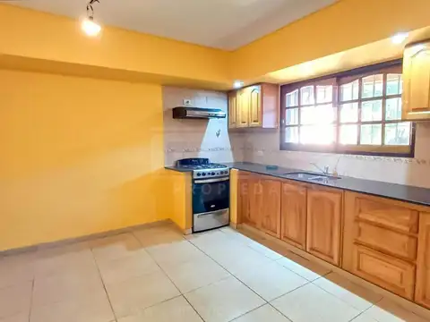 Casa 4 ambientes con 2 baños