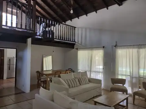 Casa 5 ambientes con 2 baños