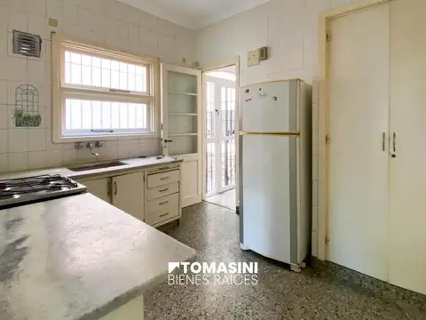 CHALET MARPLATENSE EN ESQUINA PARA USO PROFESIONAL