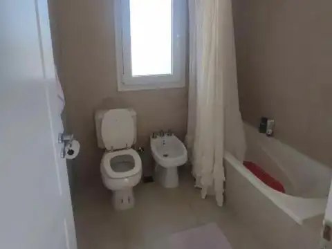 Casa 4 ambientes con 4 baños