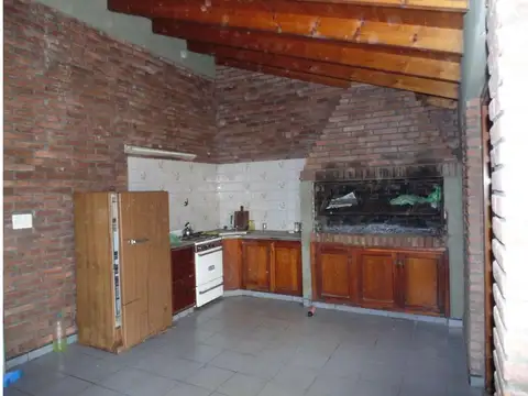 AMPLIO CHALET LOMAS DE ZAMORA