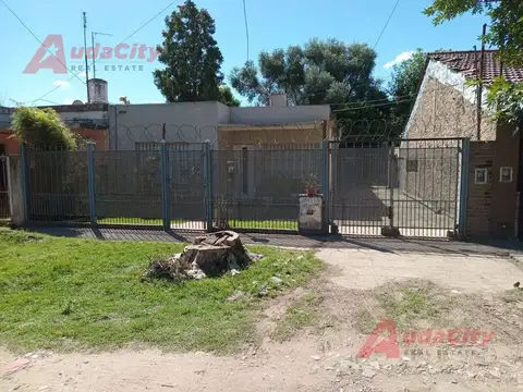 VENTA CASA 3 AMBIENTES CON COCHERA MERLO