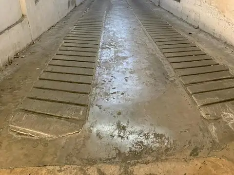 Venta Cochera doble Av. Belgrano y Sgo. del Estero,  financiada