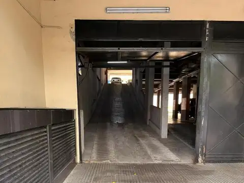 Venta Cochera doble Av. Belgrano y Sgo. del Estero,  financiada