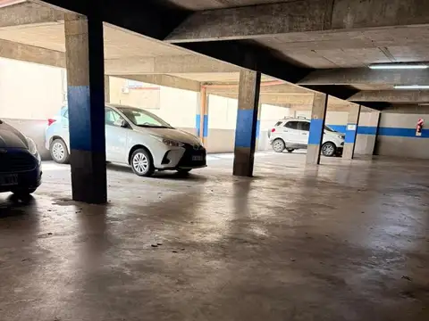 Venta Cochera doble Av. Belgrano y Sgo. del Estero,  financiada