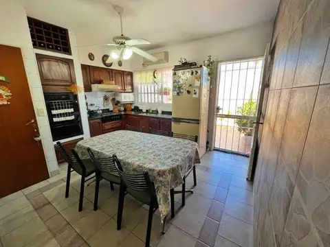 Depto Tipo Casa 5 ambientes con 2 baños