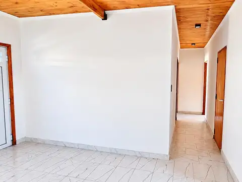 Amplia casa con jardin