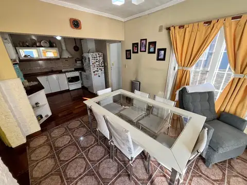 Casa en Venta con 3 cocheras