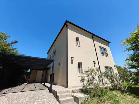 Casa en Venta en Pilar del Este - Santa Guadalupe, USD 330.000