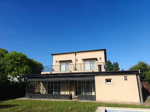 Casa 7 ambientes con 4 baños