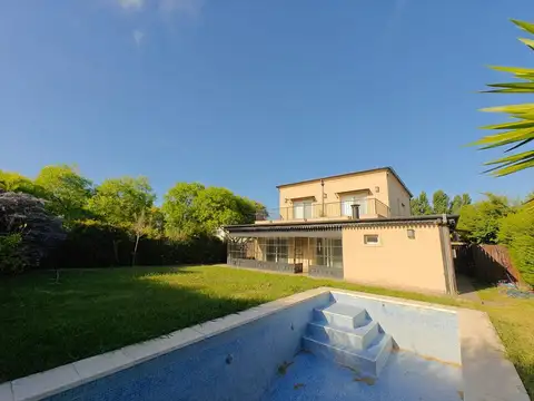 Casa en Venta con 4 cocheras