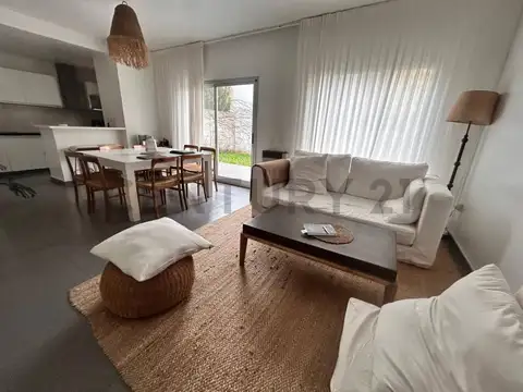 489 e/ Centenario y 14 1800, Piso 0