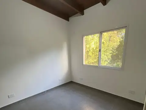 Casa en Alquiler con 1 cochera