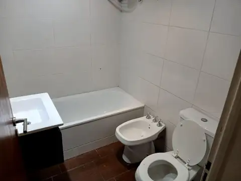 Departamento en Alquiler en Castelar, $ 700.000
