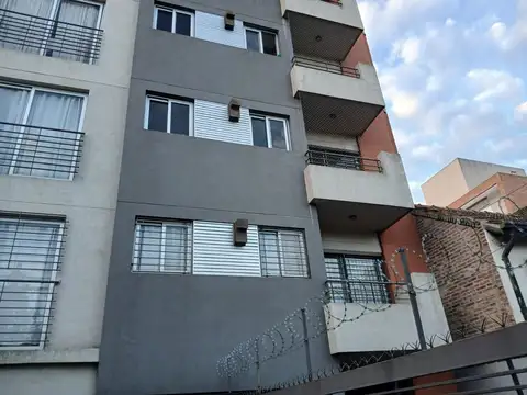 ALQUILER 2 AMBIENTES EN CASTELAR