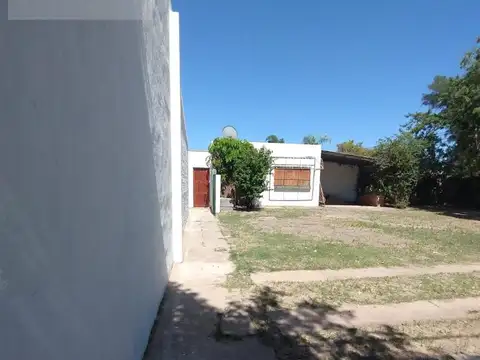 Casa 7 ambientes con 2 baños