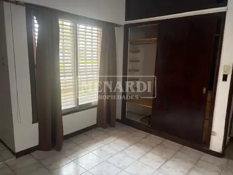 Casa en Alquiler con 1 cochera