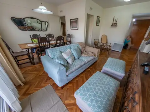 Avenida Hipólito Yrigoyen 400