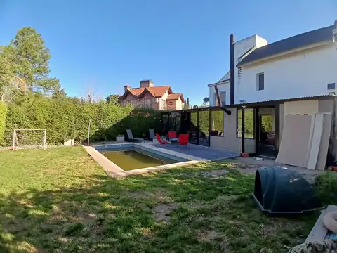 Casa en Alquiler Temporal con 2 cocheras